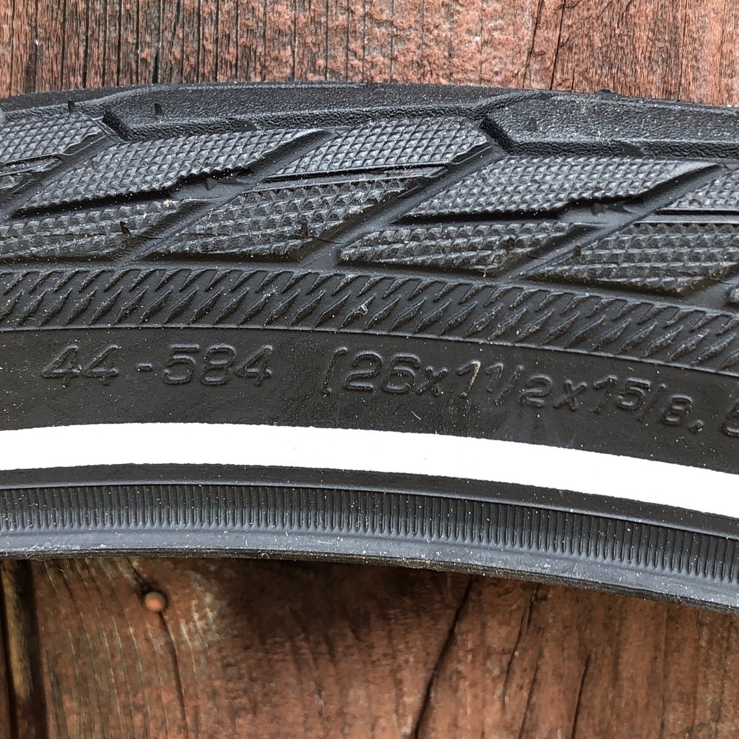 584-Schwalbe Delta Cruiser (44-584) Black Wall Tire (H484)