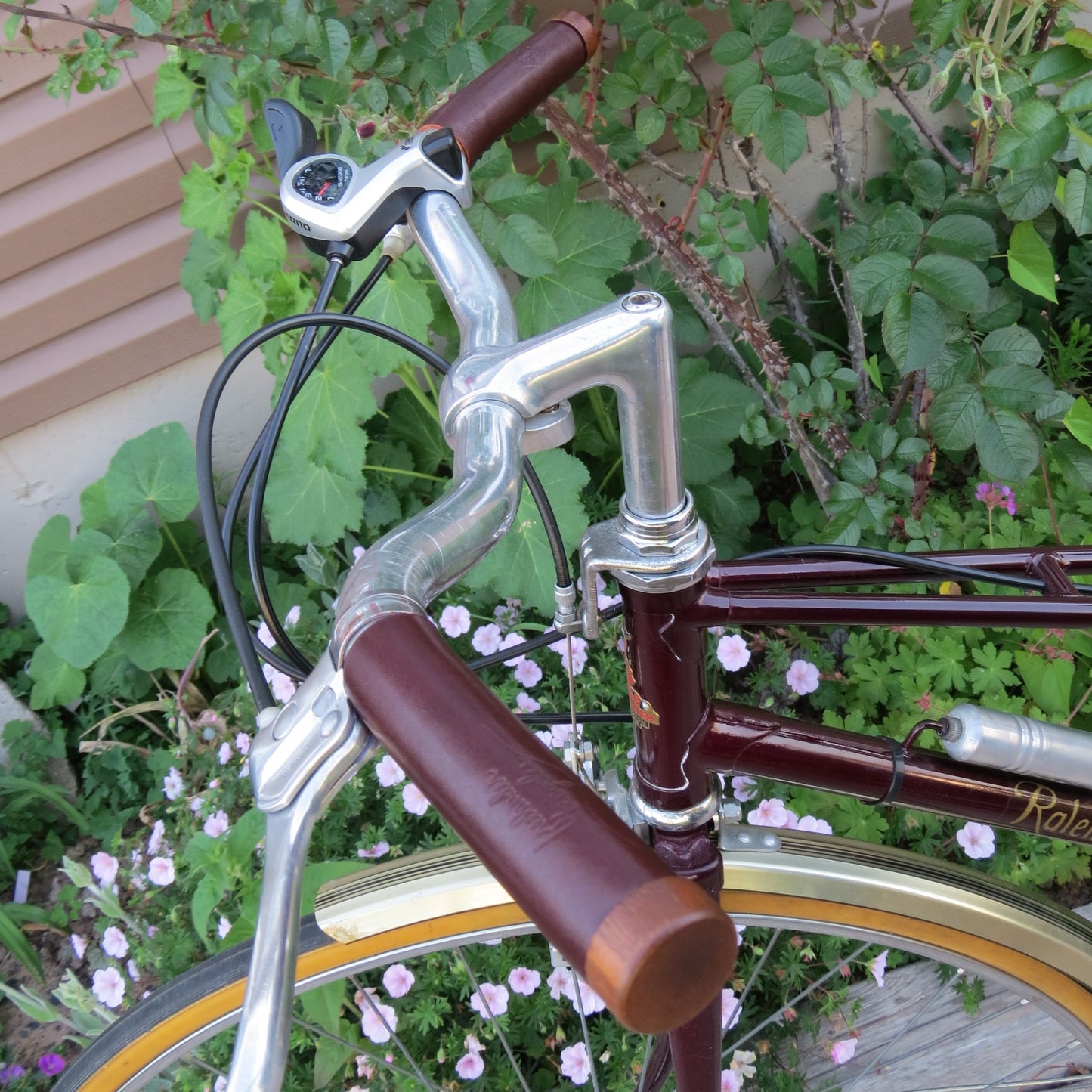 FreeLander Leather Handlebar Grips - Burgundy