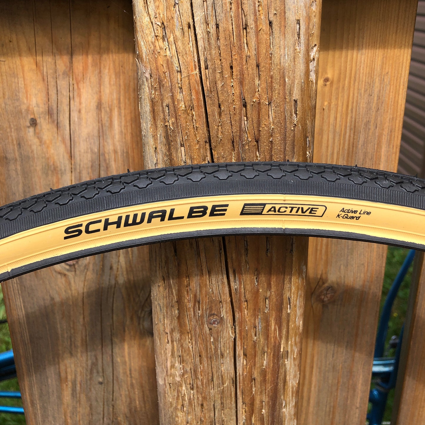 630-Schwalbe 27 x 1 1/4 (28/32-630) H159 Gum Wall Tire with K-Guard