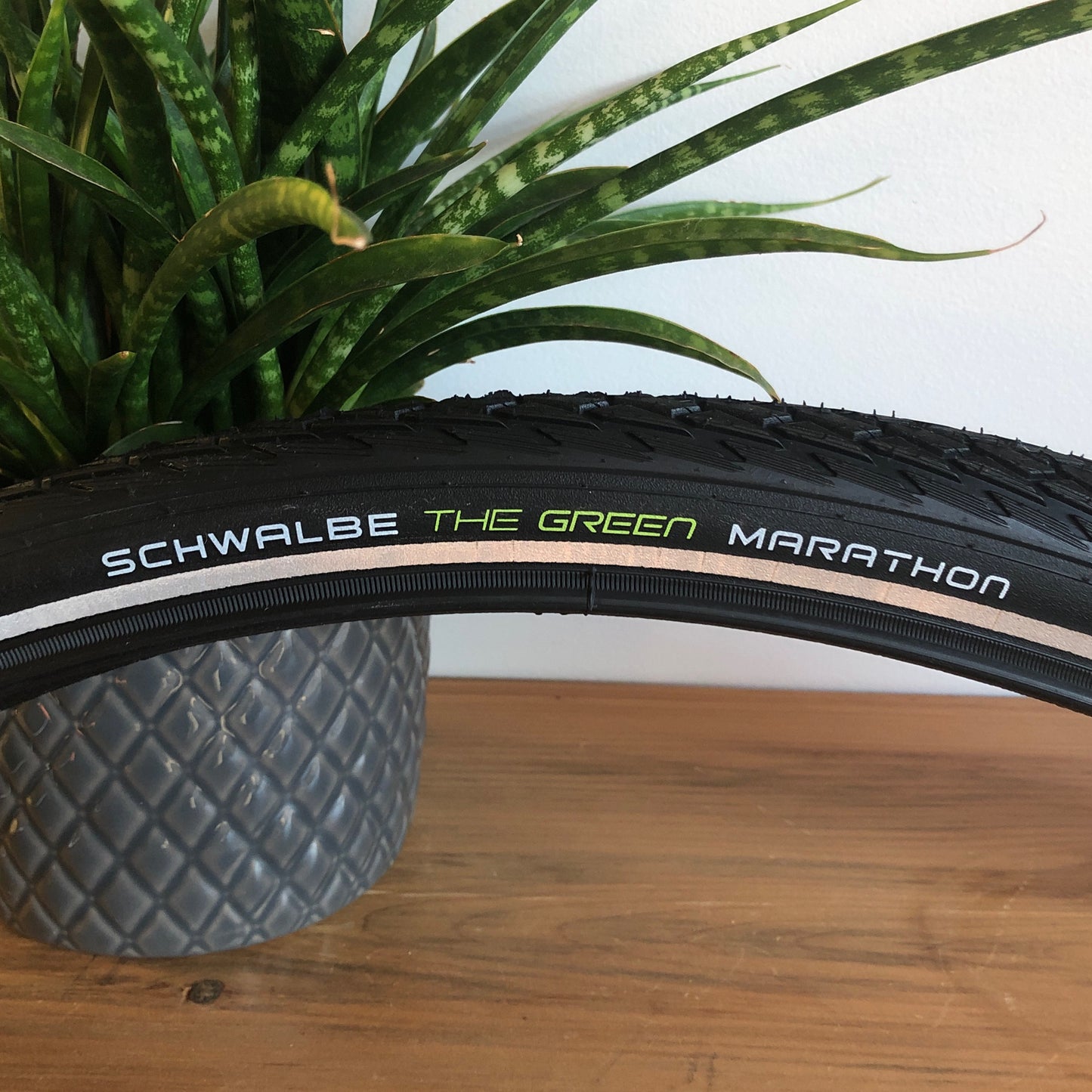 630-Schwalbe Marathon 27 x 1 1/4 (32-630) with GreenGuard | Black-Reflex | Addix