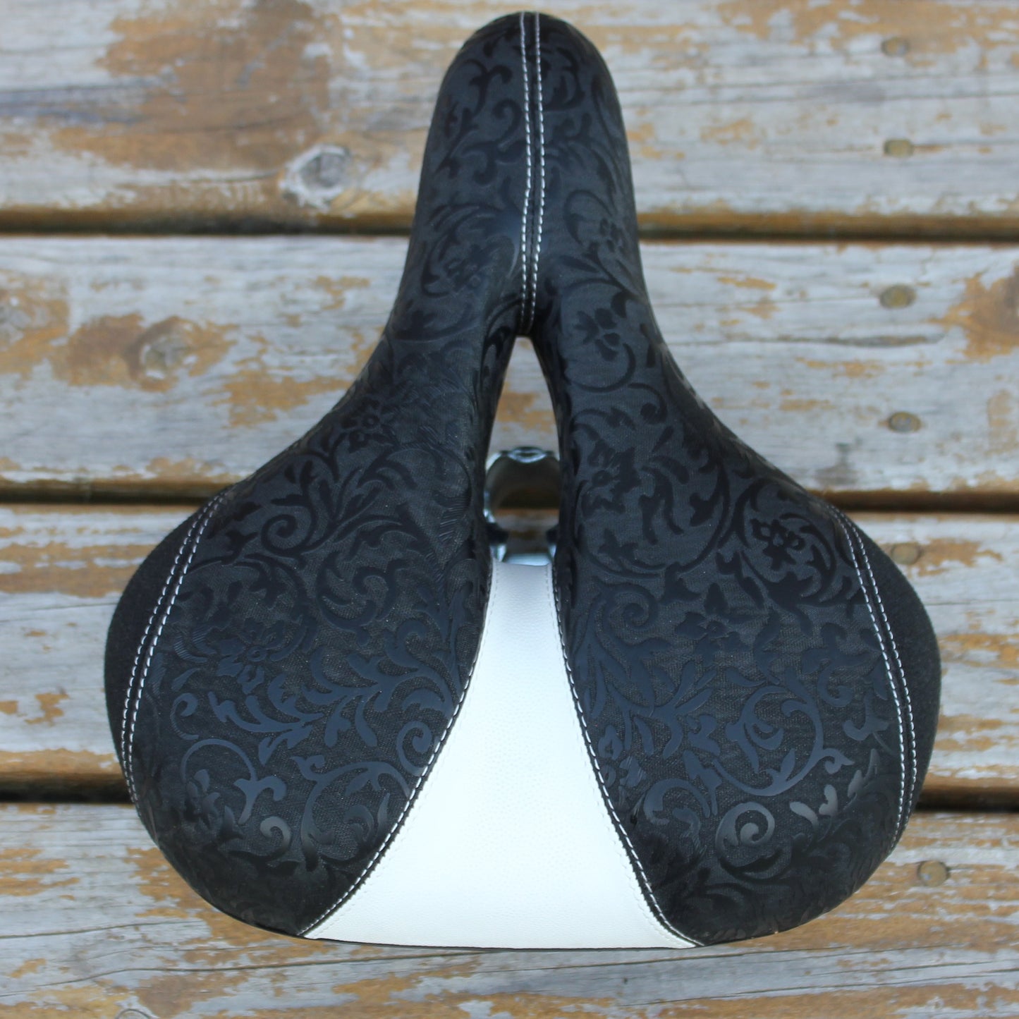 Cionlli Elegance comfort saddle in black/white